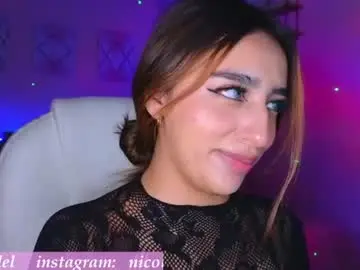 Nicole_edwards  live sex cam
