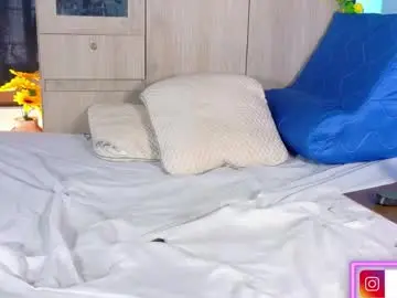 Nymzieloren  live sex cam
