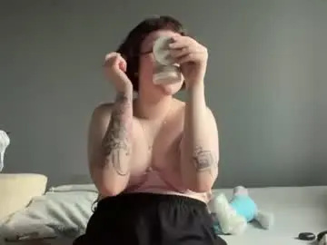 Earthascritchfield  live sex cam