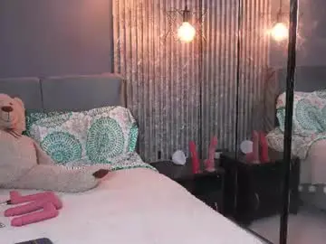 Melanie__5  live sex cam