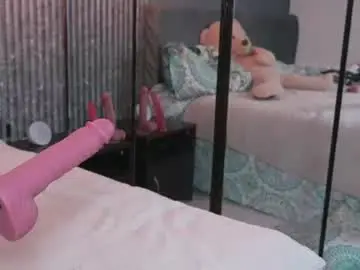 Melanie__5  live sex cam
