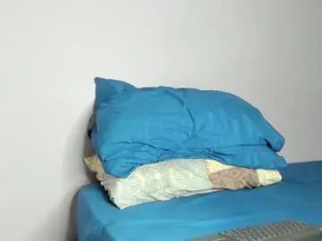 Maya__fox  live sex cam