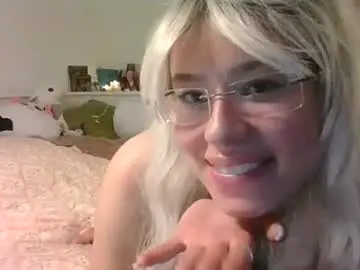 Milavampyrella  live sex cam