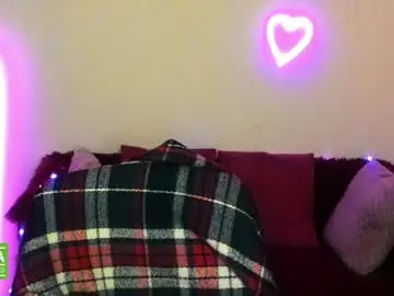 Alicia_side_red  live sex cam