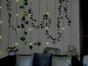 Alicia_side_red  live sex cam