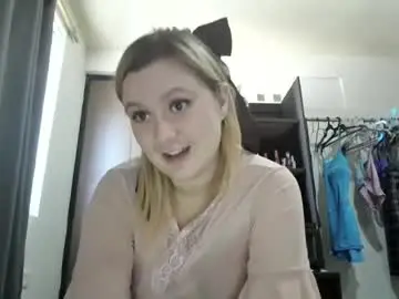 Avery_doll21  live sex cam