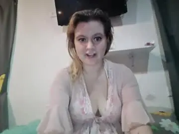 Avery_doll21  live sex cam