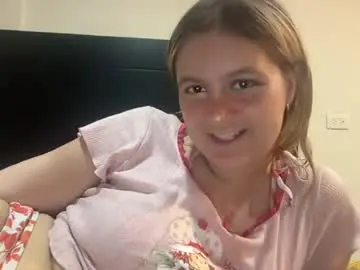 Avery_doll21  live sex cam