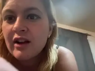 Avery_doll21  live sex cam