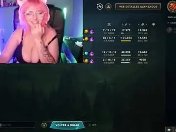 Hornymoon7w7  live sex cam