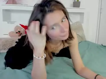 Crystalnut  live sex cam