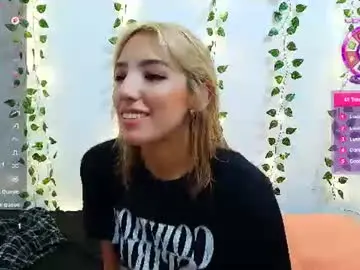 Petite_blossom4  live sex cam
