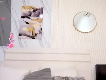 Saralewwis  live sex cam