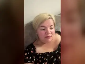 Klubnichka2  live sex cam