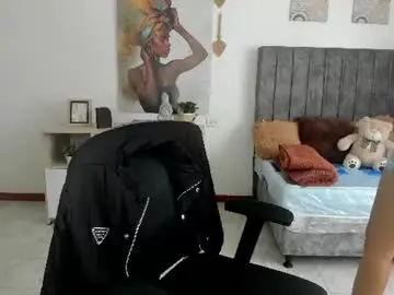 Lauu7  live sex cam