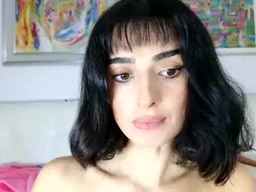 Maiamaiamaia  live sex cam