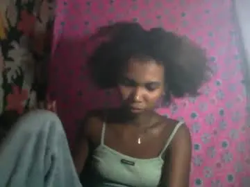 Skinygirl2  live sex cam