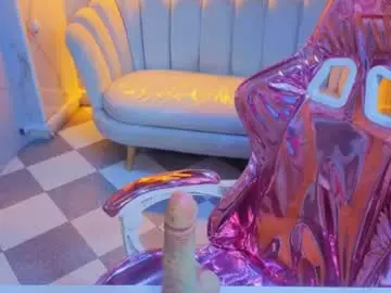 Clhoe_b  live sex cam