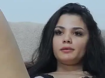 Diamondember  live sex cam