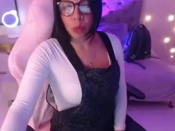 Juicy_butt26  live sex cam