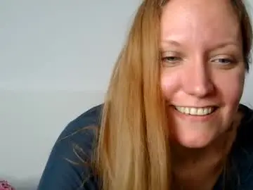 Candy_cougar82  live sex cam