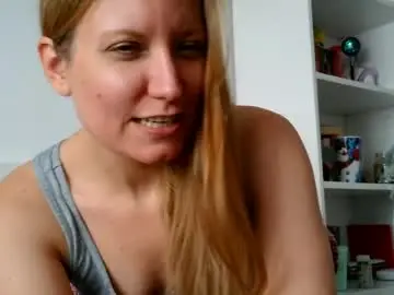 Candy_cougar82  live sex cam