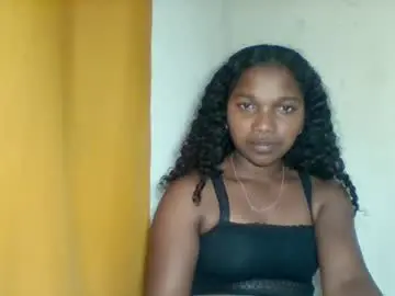 Mila_lunah  live sex cam