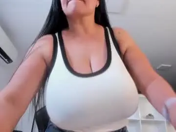 Natural_bigboobs  live sex cam