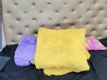 Sara_rizzo  live sex cam