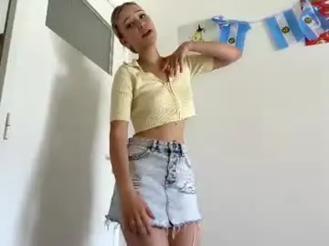 Slavgirll  live sex cam