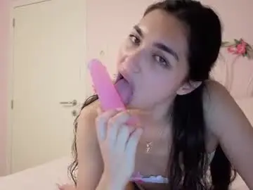 Yourbella37  live sex cam
