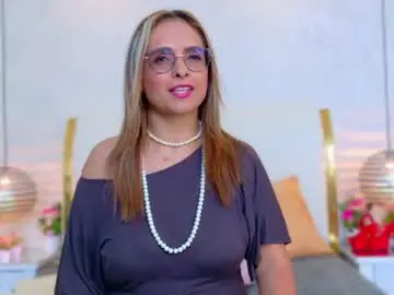 Marilynvega77  live sex cam