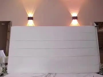 Charlotte93x  live sex cam