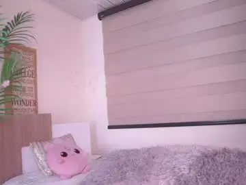 Dakotaa_moom  live sex cam