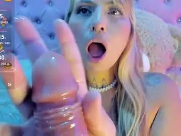 Pretti__violet_  live sex cam