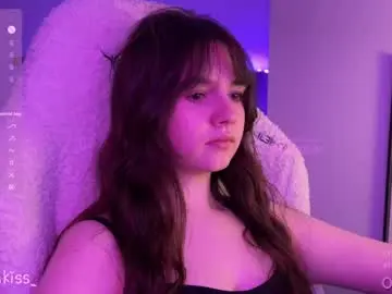 Kisankiss  live sex cam