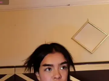 Bratz_x  live sex cam