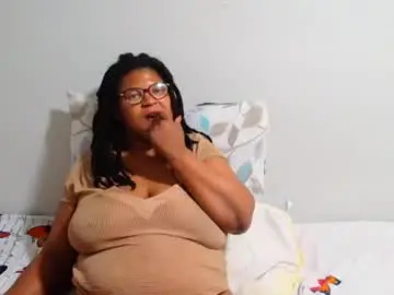 Candyyumsaerolaxx  live sex cam