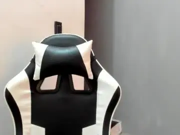 Laracat18  live sex cam