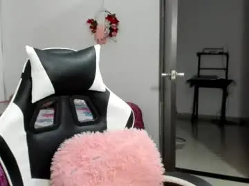 Laracat18  live sex cam