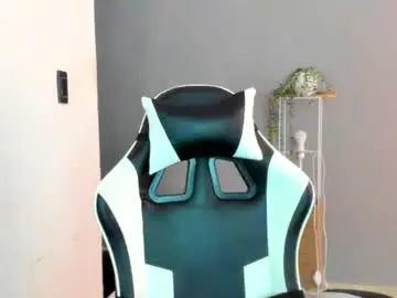 Laracat18  live sex cam