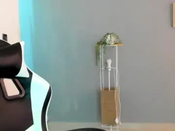 Laracat18  live sex cam