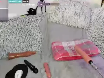 Laracroft_milfqueen_  live sex cam
