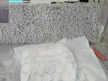 Laracroft_milfqueen_  live sex cam
