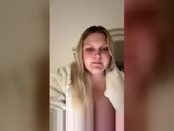 Yourlilkass  live sex cam