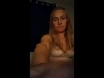 Kittykat93132  live sex cam