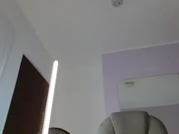 Naia_hills  live sex cam