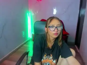 Sofi_broowm  live sex cam