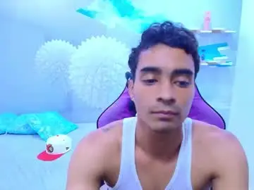 _aaron_01  live sex cam