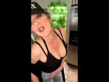 Goddesspaigefox  live sex cam